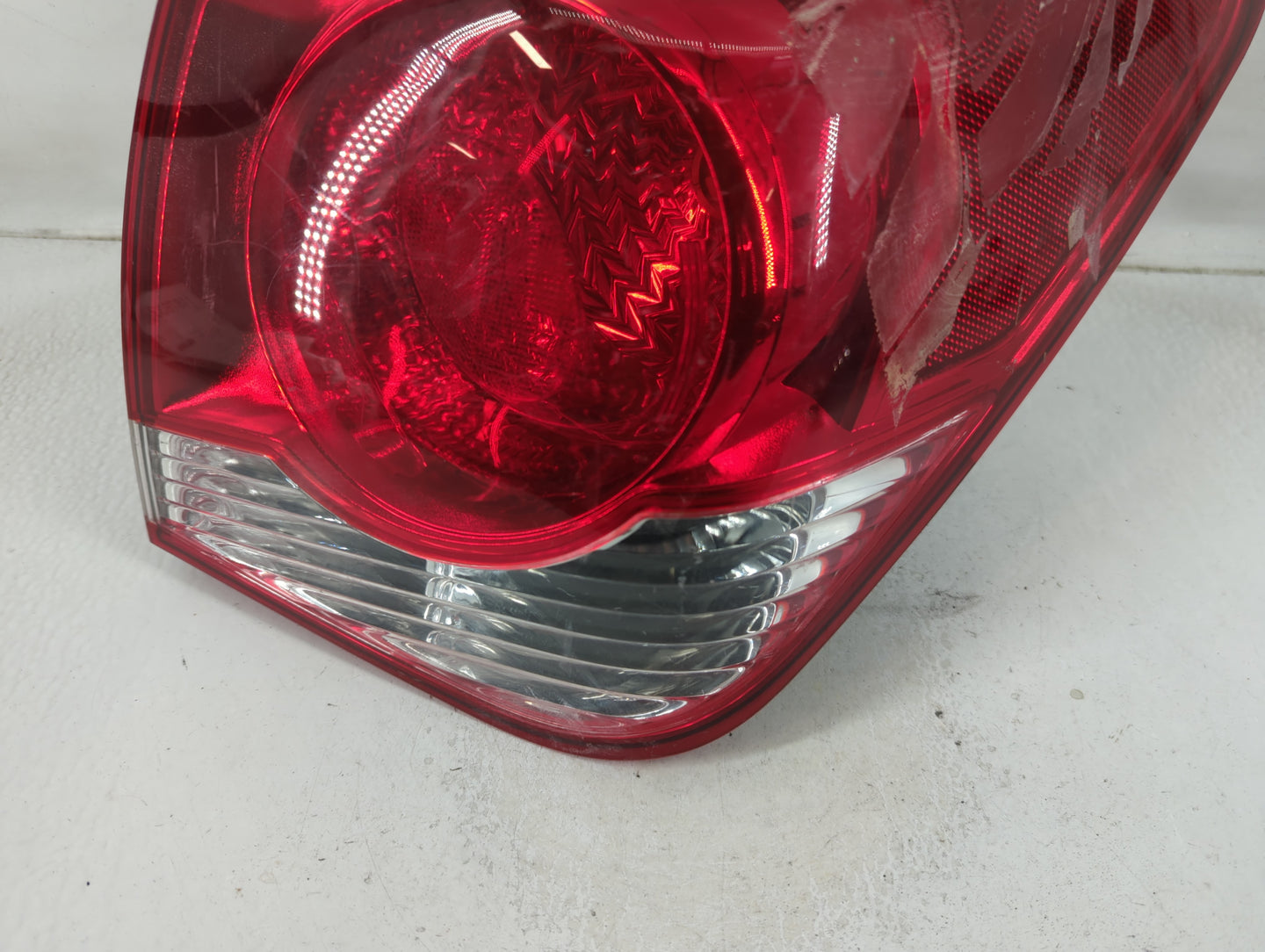 2001-2002 Dodge Stratus Tail Light Assembly Passenger Right OEM P/N:GM573-B000R Fits Fits 2001 2002 OEM Used Auto Parts - Oe