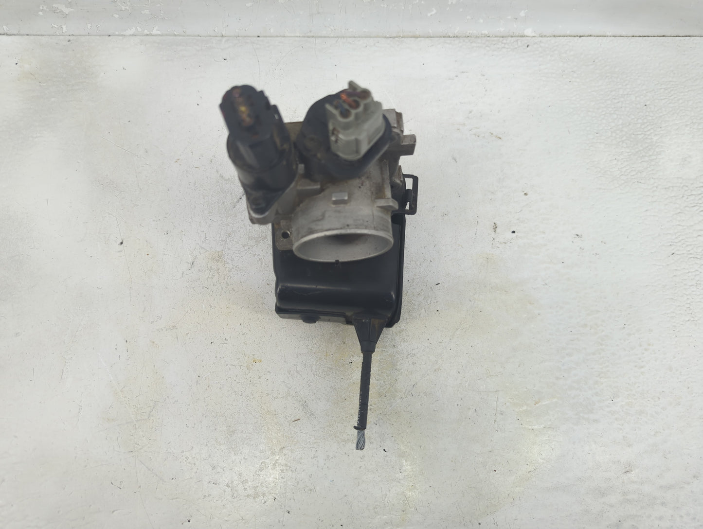 2001-2002 Dodge Stratus Throttle Body P/N:04591550AB Fits Fits 2001 2002 OEM Used Auto Parts - Oemusedautoparts1.com