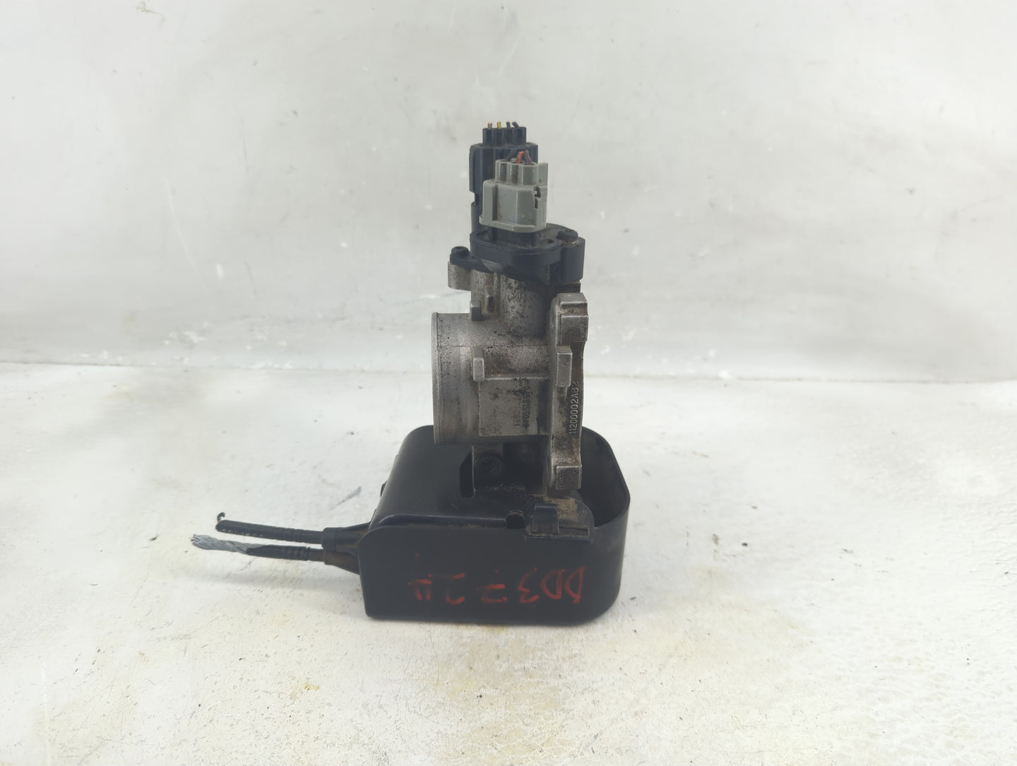 2001-2002 Dodge Stratus Throttle Body P/N:04591550AB Fits Fits 2001 2002 OEM Used Auto Parts - Oemusedautoparts1.com