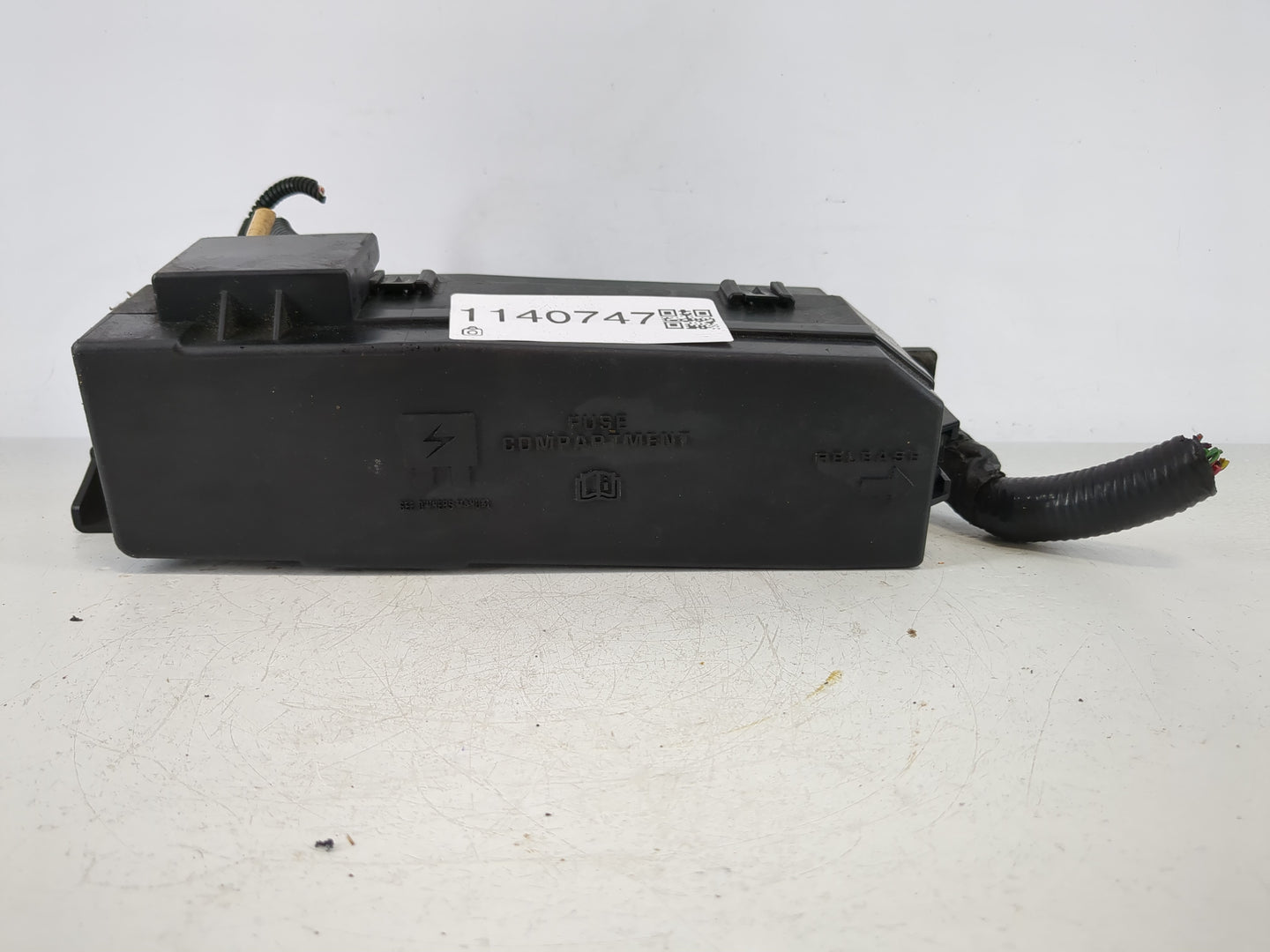 2001-2004 Ford Escape Fusebox Fuse Box Panel Relay Module P/N:90293 Fits Fits 2001 2002 2003 2004 OEM Used Auto Parts - Oemu