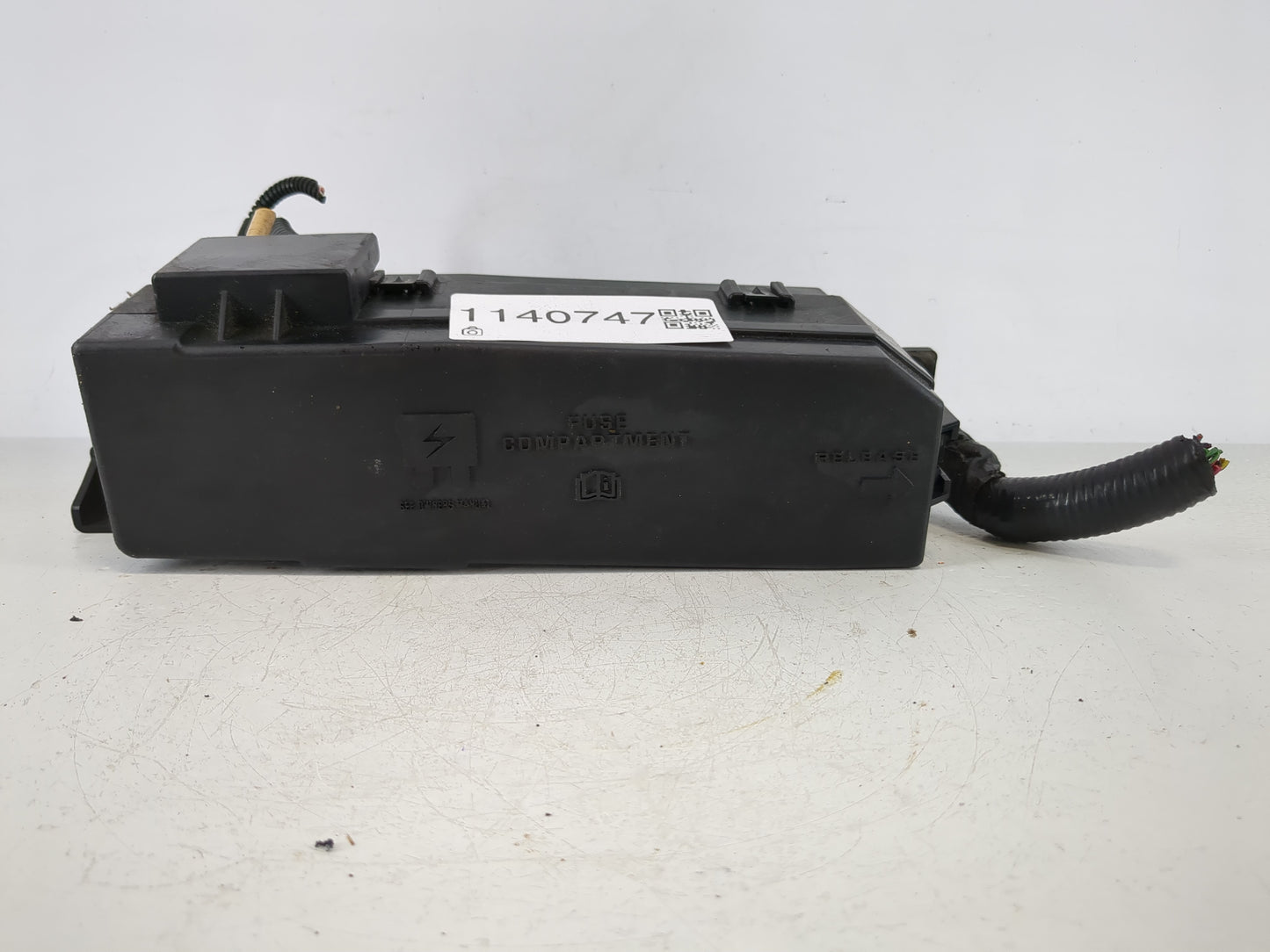 2001-2004 Ford Escape Fusebox Fuse Box Panel Relay Module P/N:90293 Fits Fits 2001 2002 2003 2004 OEM Used Auto Parts - Oemu
