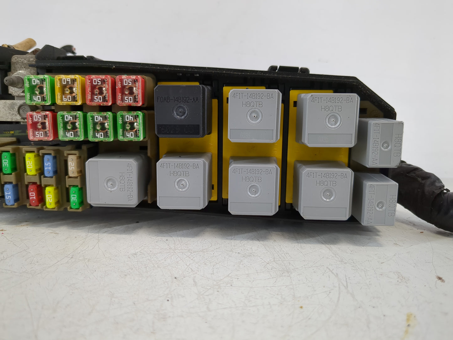 2001-2004 Ford Escape Fusebox Fuse Box Panel Relay Module P/N:90293 Fits Fits 2001 2002 2003 2004 OEM Used Auto Parts - Oemu