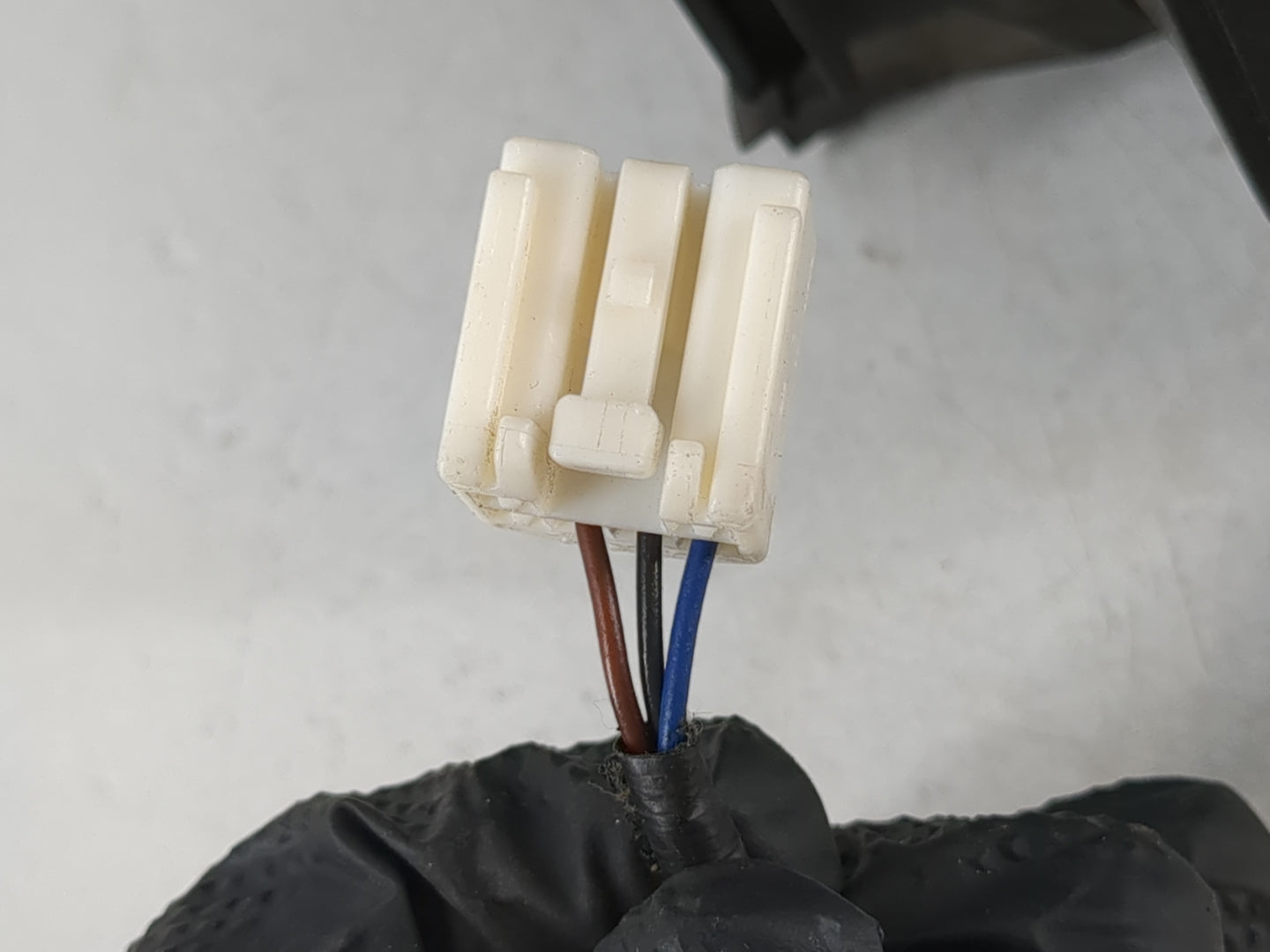 2001-2007 Ford Escape Side Mirror Replacement Driver Left View Door Mirror P/N:000941752 152 2834 Fits OEM Used Auto Parts -