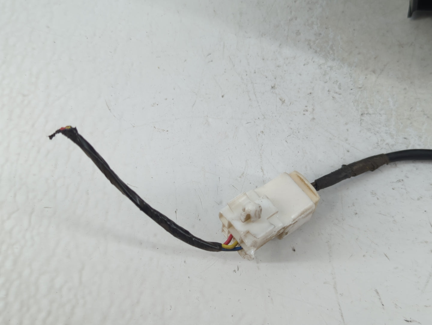 2001-2007 Ford Escape Side Mirror Replacement Driver Left View Door Mirror P/N:E11015321 Fits OEM Used Auto Parts - Oemuseda