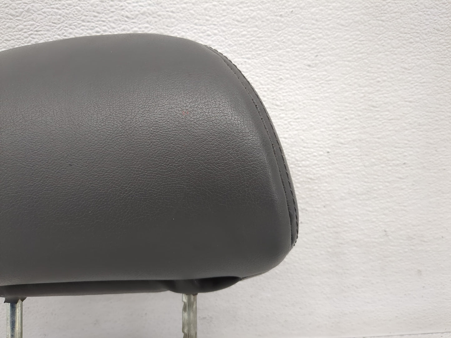 2001-2004 Ford Escape Headrest Head Rest Rear Seat Fits Fits 2001 2002 2003 2004 OEM Used Auto Parts - Oemusedautoparts1.com