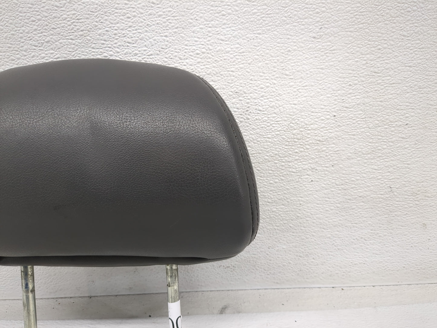 2001-2004 Ford Escape Headrest Head Rest Front Driver Passenger Seat Fits Fits 2001 2002 2003 2004 OEM Used Auto Parts - Oem