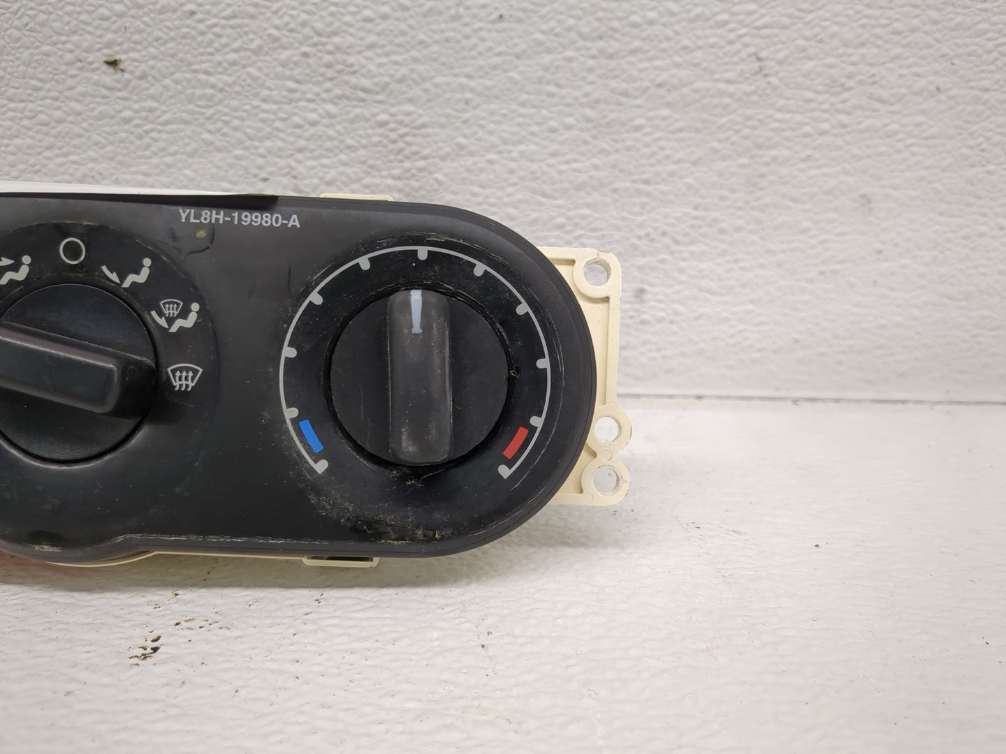 2001-2004 Ford Escape Climate Control Module Temperature AC/Heater Replacement Fits Fits 2001 2002 2003 2004 OEM Used Auto P