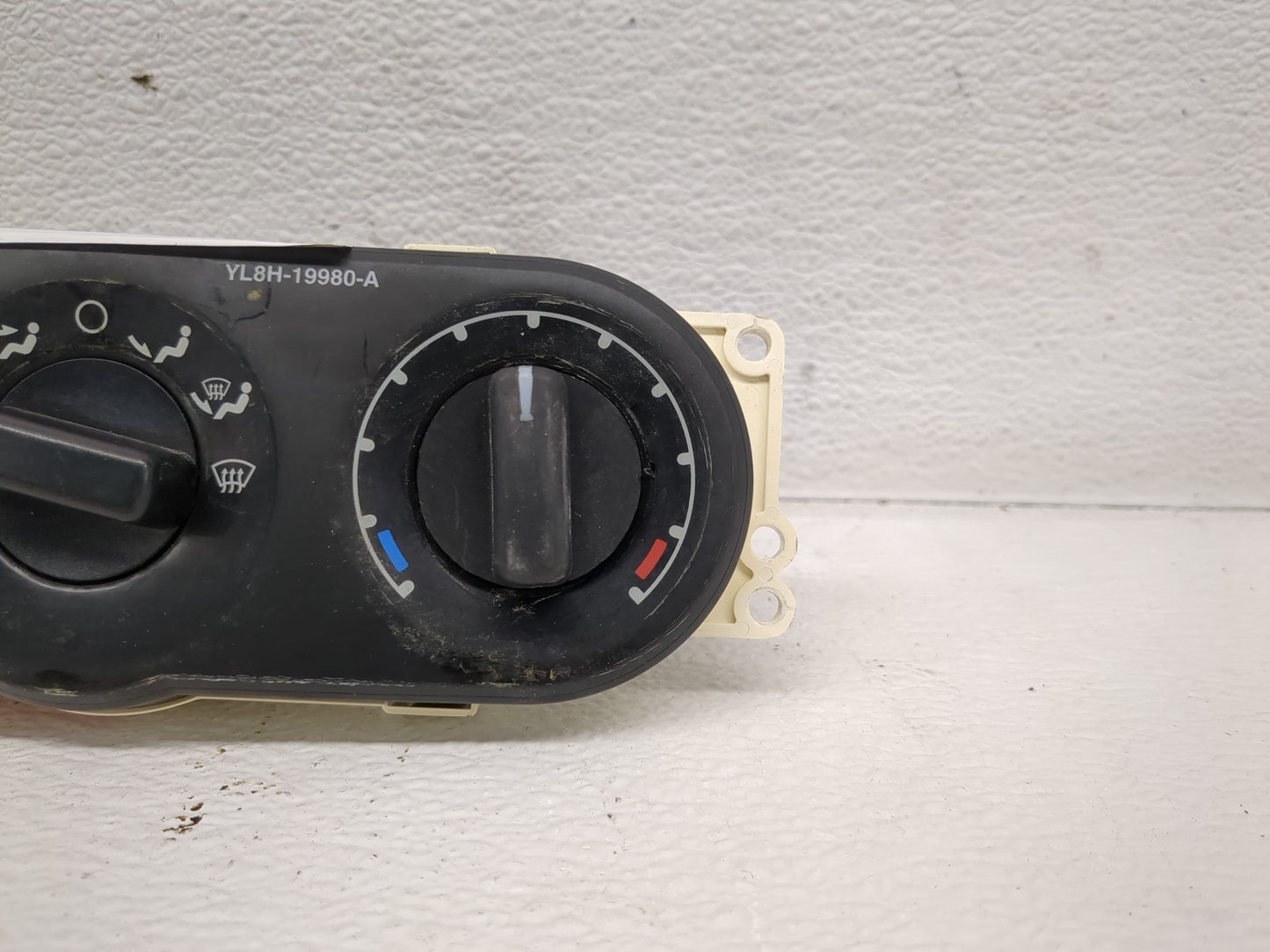 2001-2004 Ford Escape Climate Control Module Temperature AC/Heater Replacement Fits Fits 2001 2002 2003 2004 OEM Used Auto P