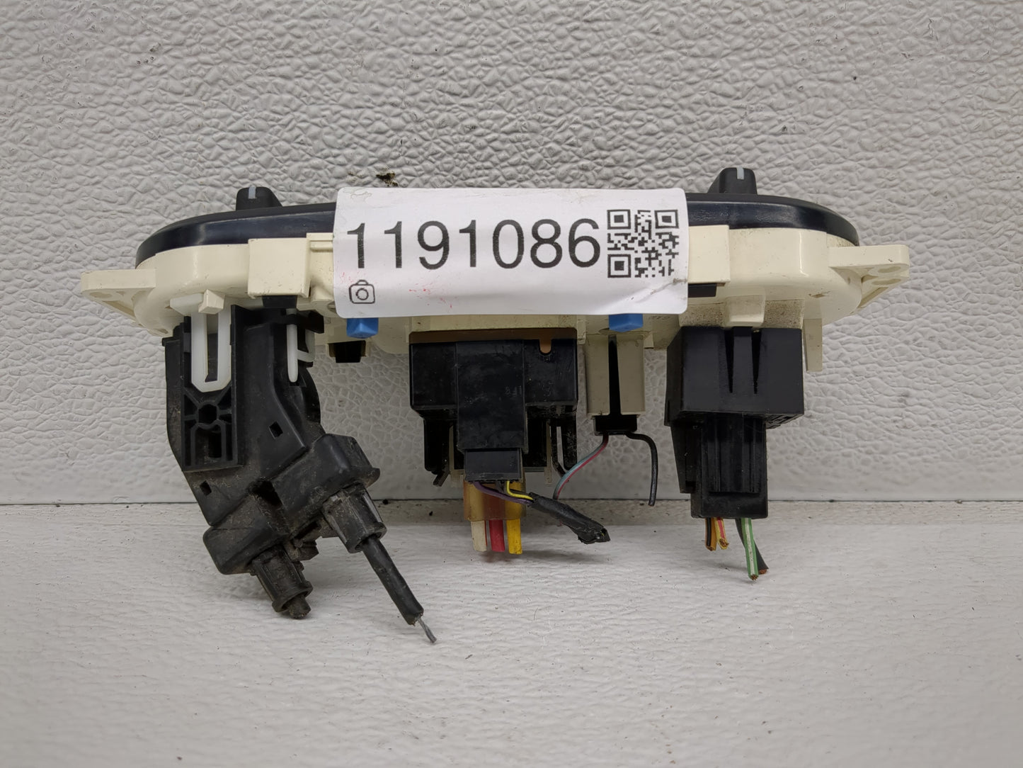 2001-2004 Ford Escape Climate Control Module Temperature AC/Heater Replacement Fits Fits 2001 2002 2003 2004 OEM Used Auto P