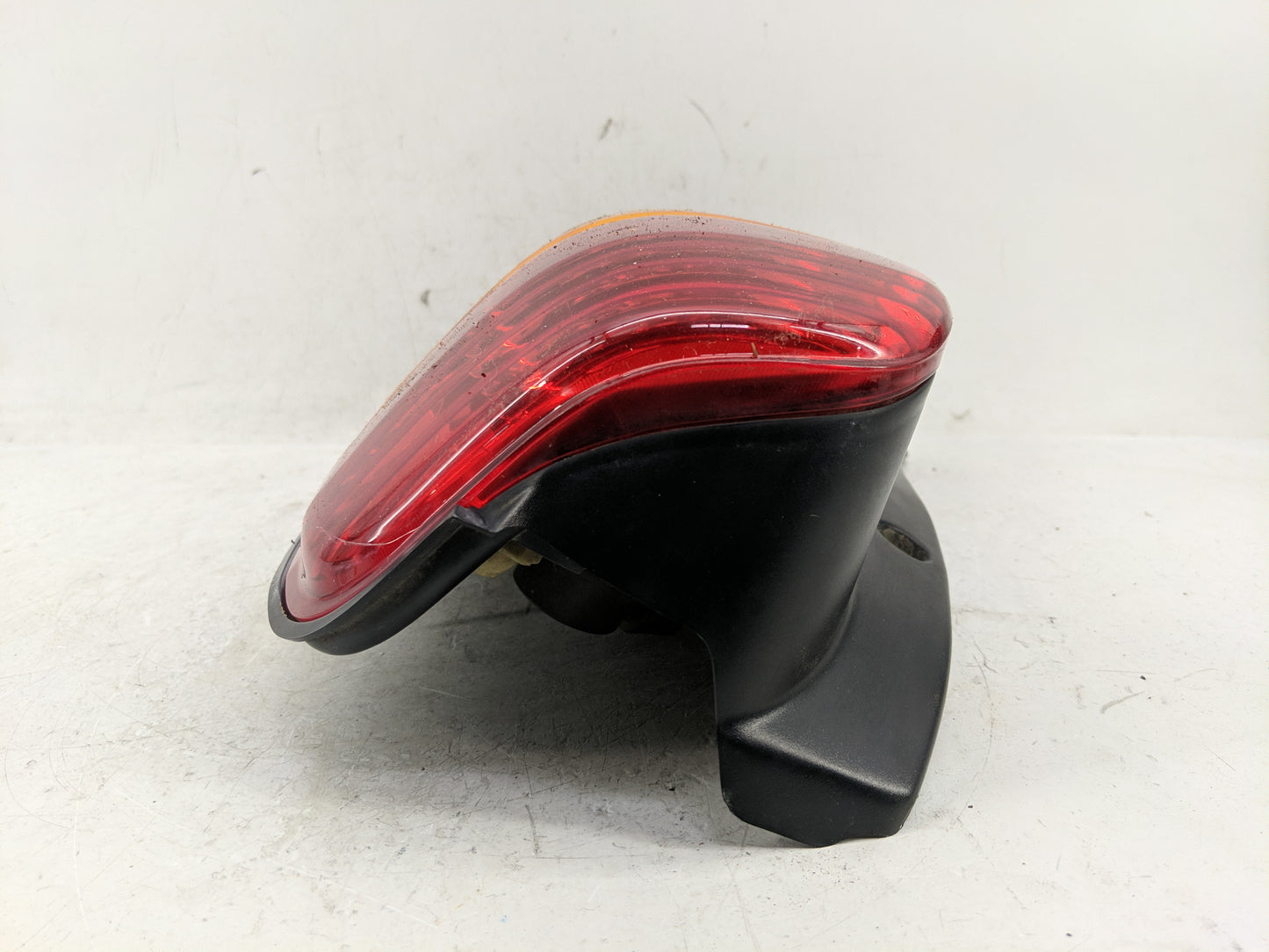 2001-2007 Ford Escape Tail Light Assembly Passenger Right OEM Fits Fits 2001 2002 2003 2004 2005 2006 2007 OEM Used Auto Par