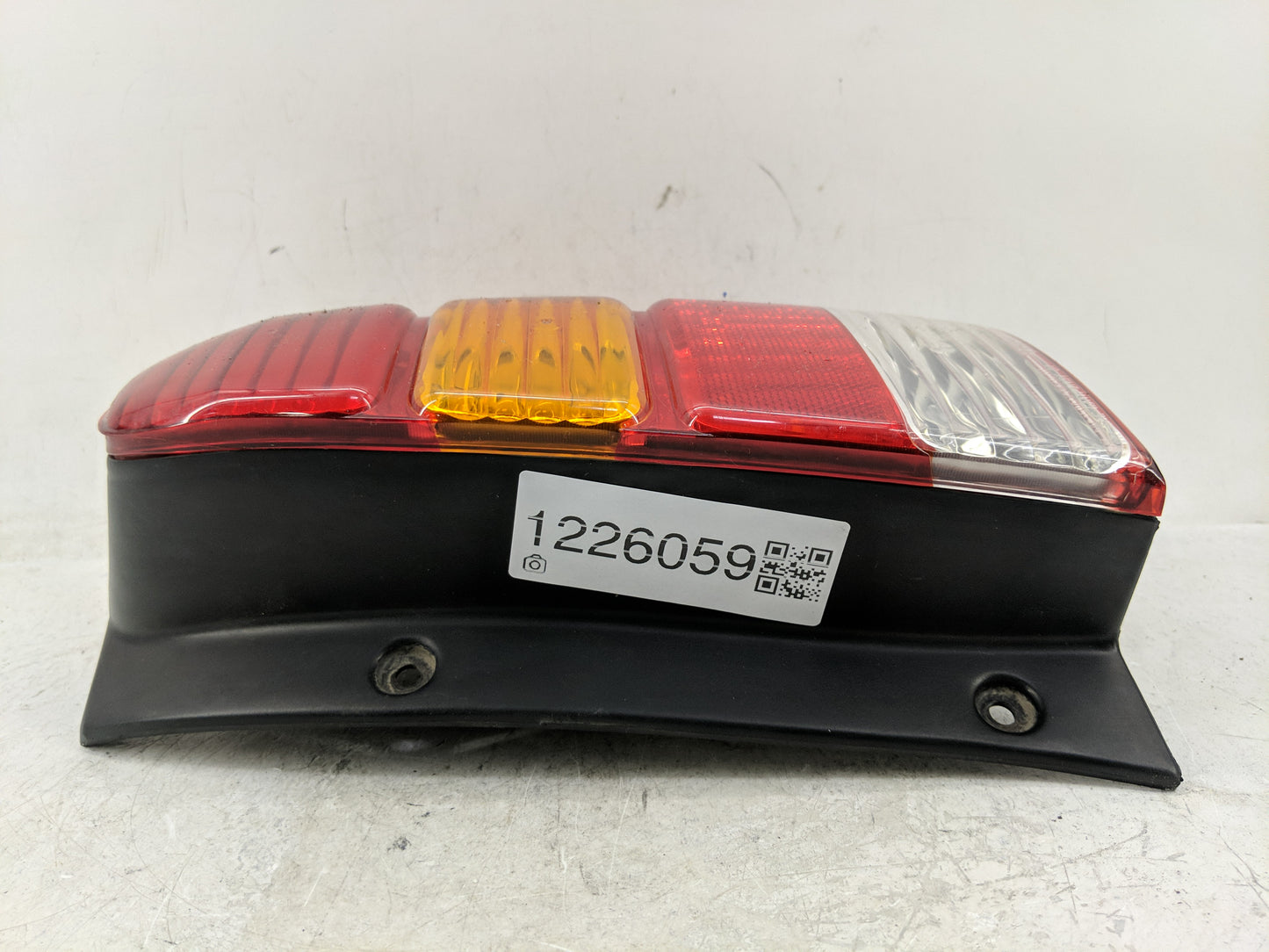 2001-2007 Ford Escape Tail Light Assembly Passenger Right OEM Fits Fits 2001 2002 2003 2004 2005 2006 2007 OEM Used Auto Par