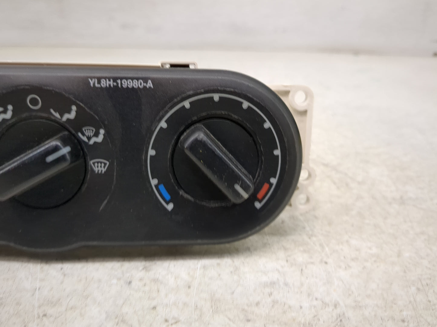 2001-2002 Ford Escape Climate Control Module Temperature AC/Heater Replacement P/N:YL8H-19980-A Fits Fits 2001 2002 OEM Used