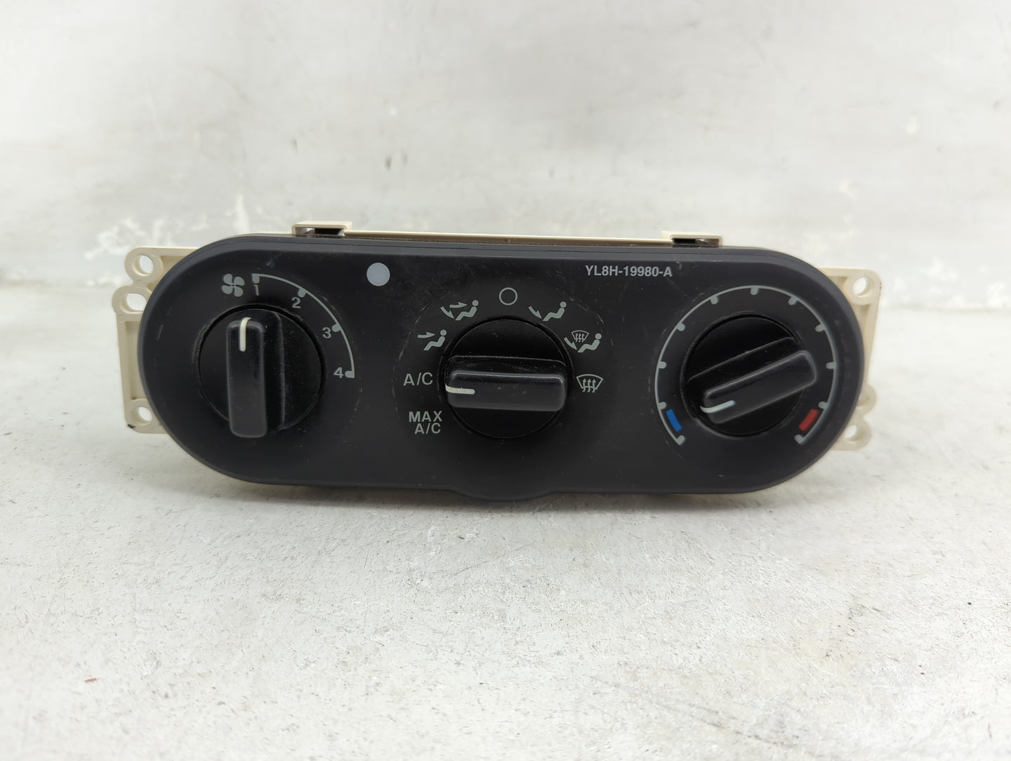 2001-2002 Ford Escape Climate Control Module Temperature AC/Heater Replacement P/N:YL8H-19980-A 19980A Fits Fits 2001 2002 O