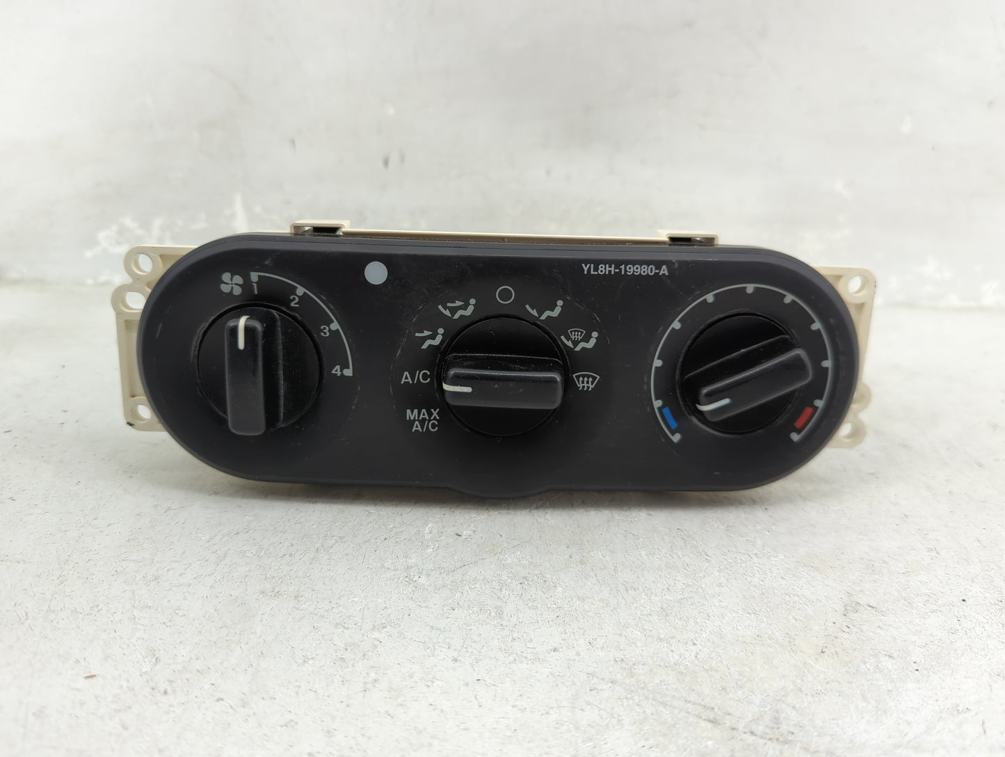 2001-2002 Ford Escape Climate Control Module Temperature AC/Heater Replacement P/N:YL8H-19980-A 19980A Fits Fits 2001 2002 O