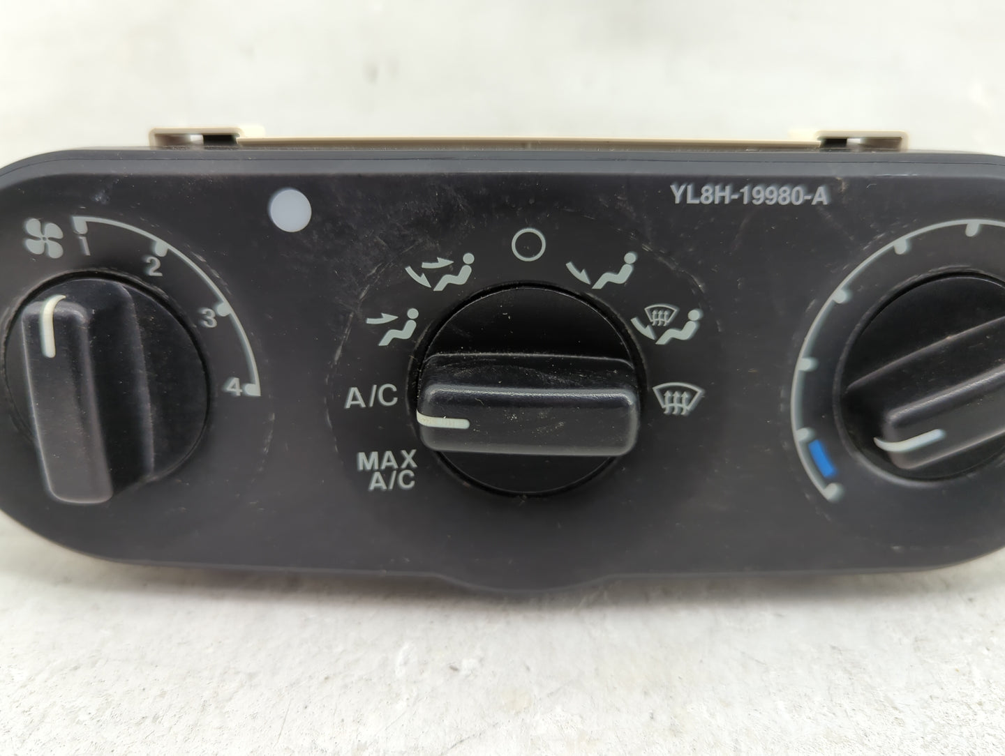 2001-2002 Ford Escape Climate Control Module Temperature AC/Heater Replacement P/N:YL8H-19980-A 19980A Fits Fits 2001 2002 O