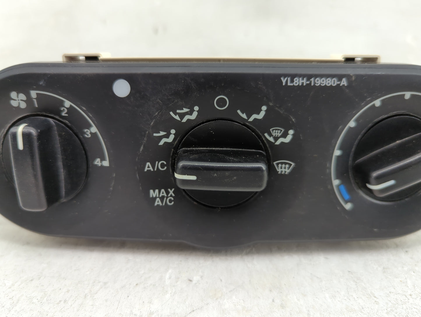 2001-2002 Ford Escape Climate Control Module Temperature AC/Heater Replacement P/N:YL8H-19980-A 19980A Fits Fits 2001 2002 O