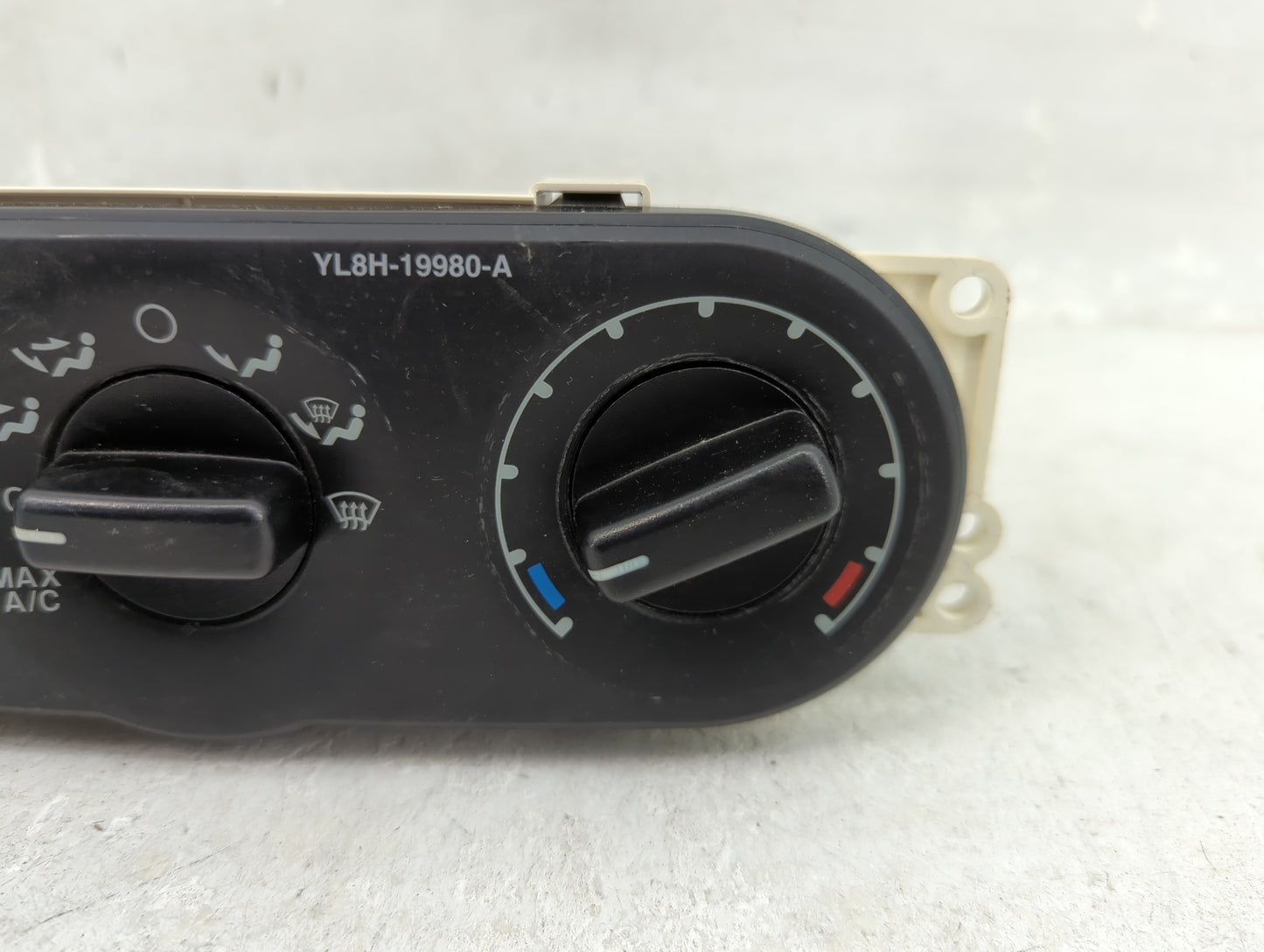 2001-2002 Ford Escape Climate Control Module Temperature AC/Heater Replacement P/N:YL8H-19980-A 19980A Fits Fits 2001 2002 O