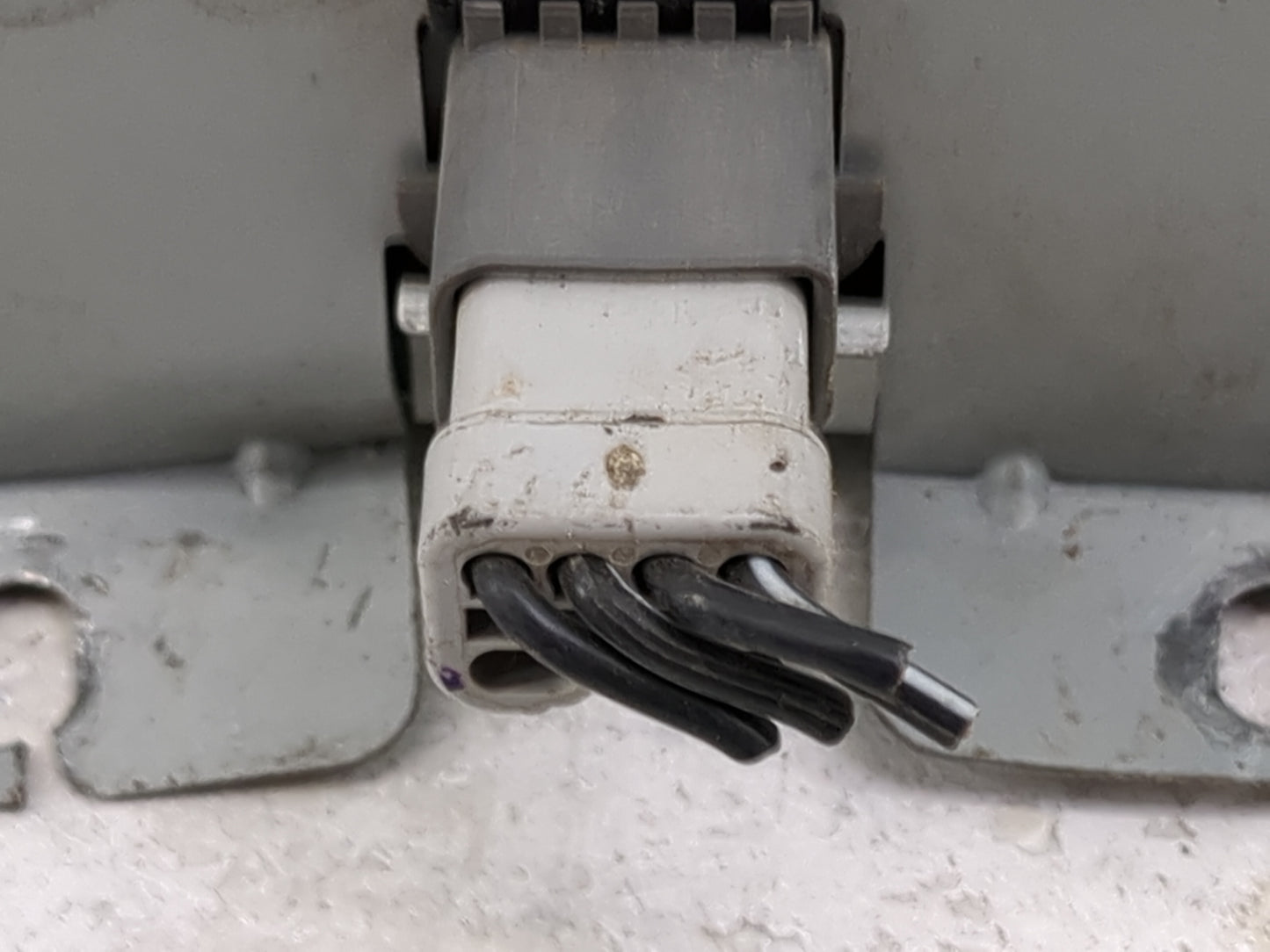 2001-2004 Ford Escape Radio Speaker Amplifier Yl8f-18c808-ac - Oemusedautoparts1.com