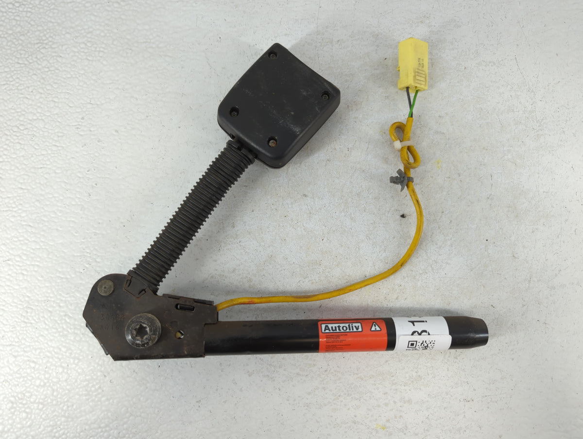 2001 Ford Escape  Passenger Right Seat Belt Rear Retractor - Oemusedautoparts1.com