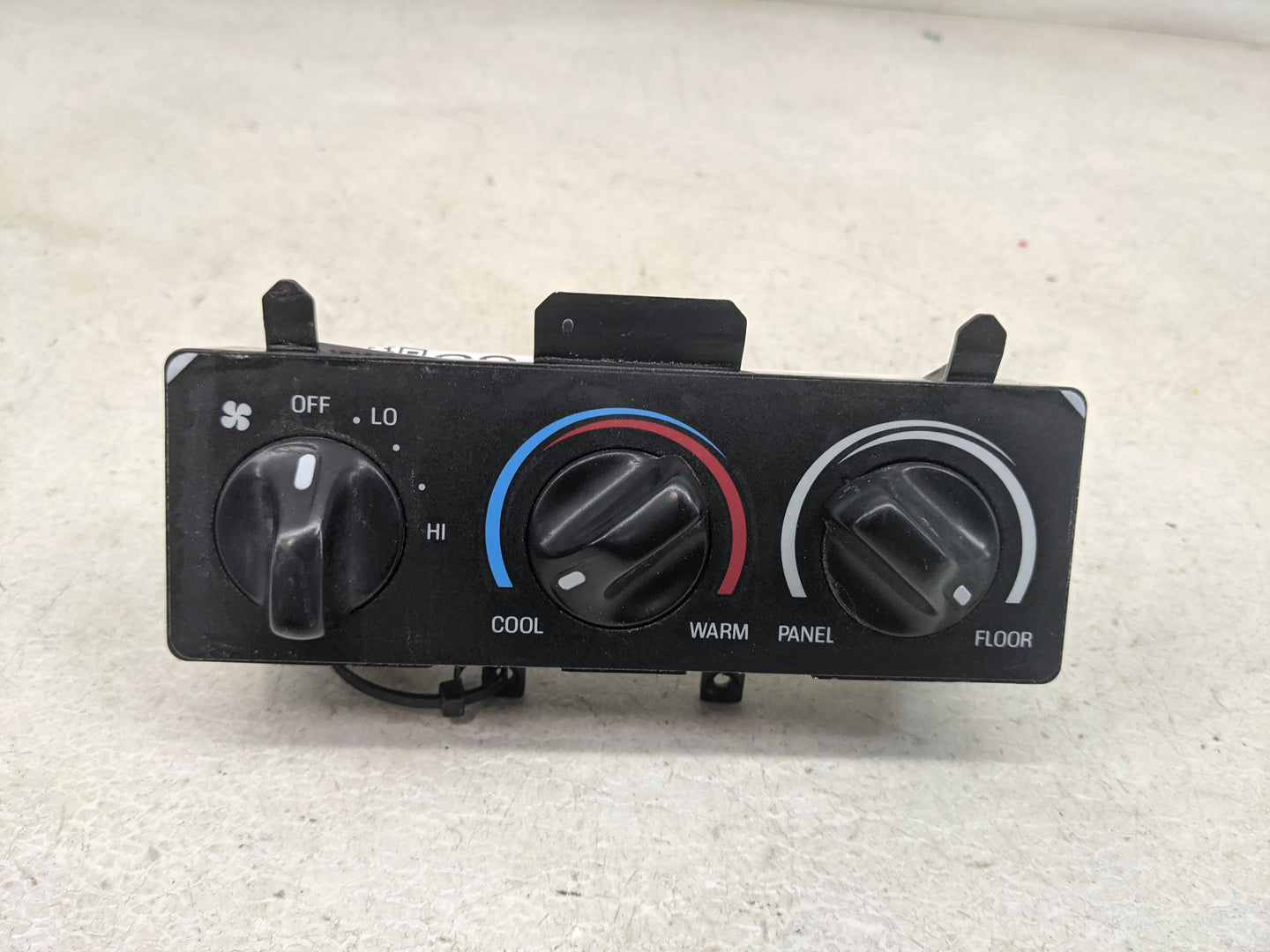 2000-2005 Ford Excursion Climate Control Module Temperature AC/Heater Replacement P/N:YC3H19E764BA Fits OEM Used Auto Parts 