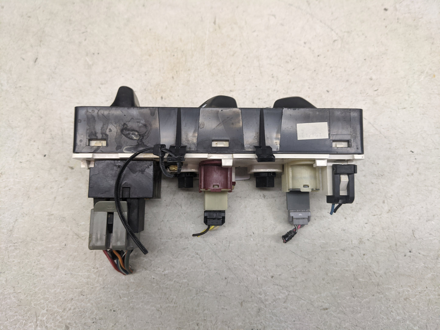 2000-2005 Ford Excursion Climate Control Module Temperature AC/Heater Replacement P/N:YC3H19E764BA Fits OEM Used Auto Parts 