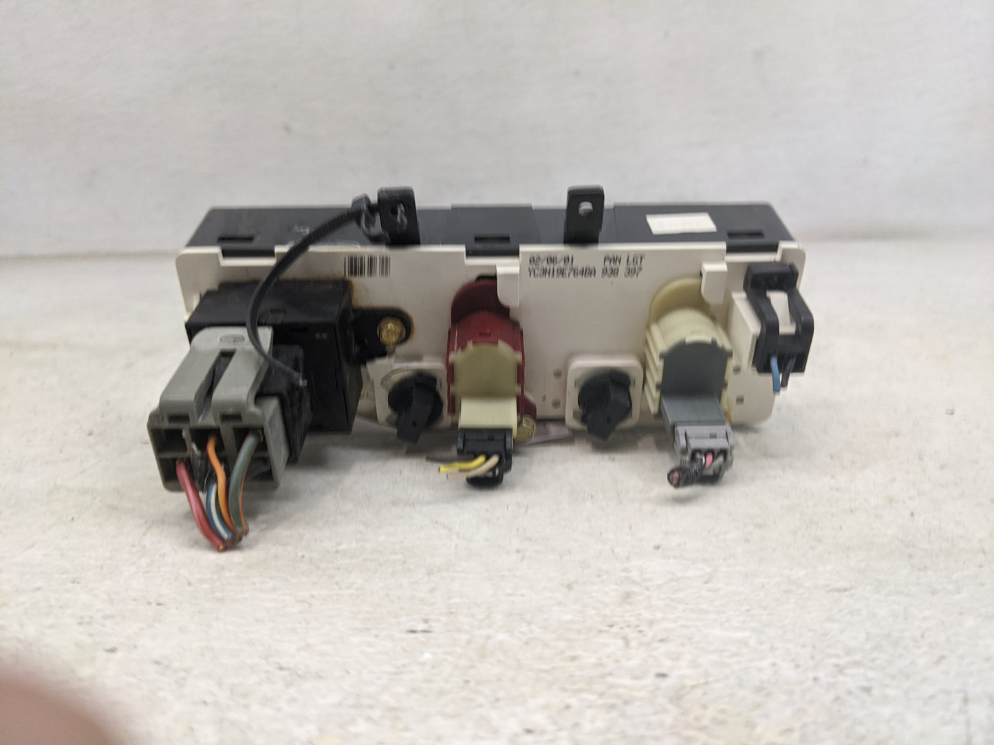 2000-2005 Ford Excursion Climate Control Module Temperature AC/Heater Replacement P/N:YC3H19E764BA Fits OEM Used Auto Parts 