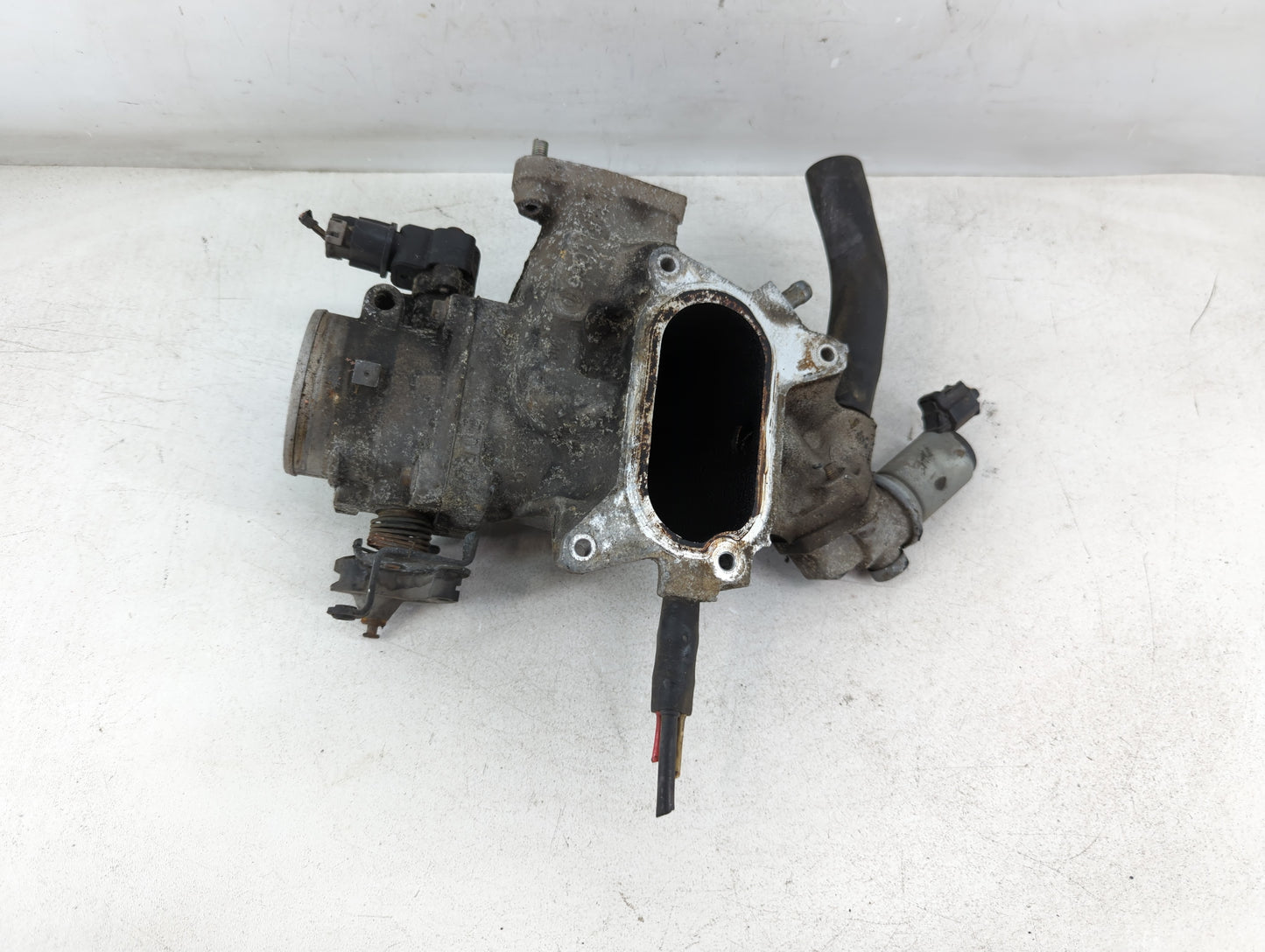 2001 Ford Expedition Throttle Body P/N:YL3U-AB Fits Fits 2000 2002 2003 2004 OEM Used Auto Parts - Oemusedautoparts1.com
