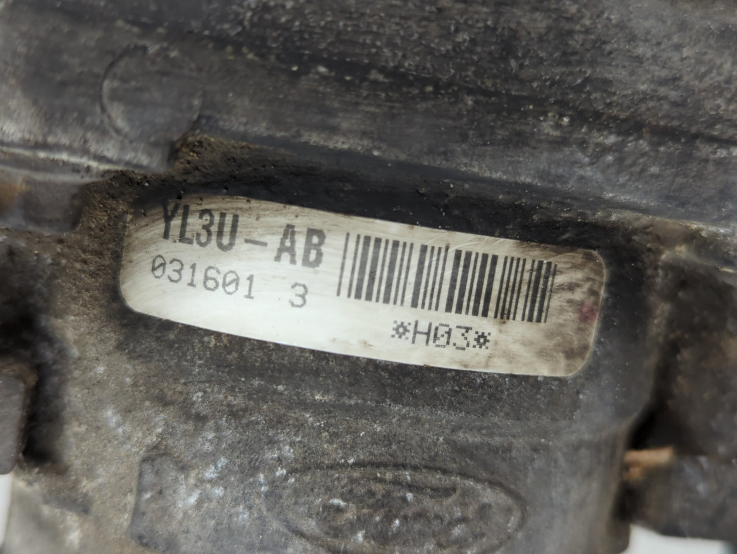 2001 Ford Expedition Throttle Body P/N:YL3U-AB Fits Fits 2000 2002 2003 2004 OEM Used Auto Parts - Oemusedautoparts1.com