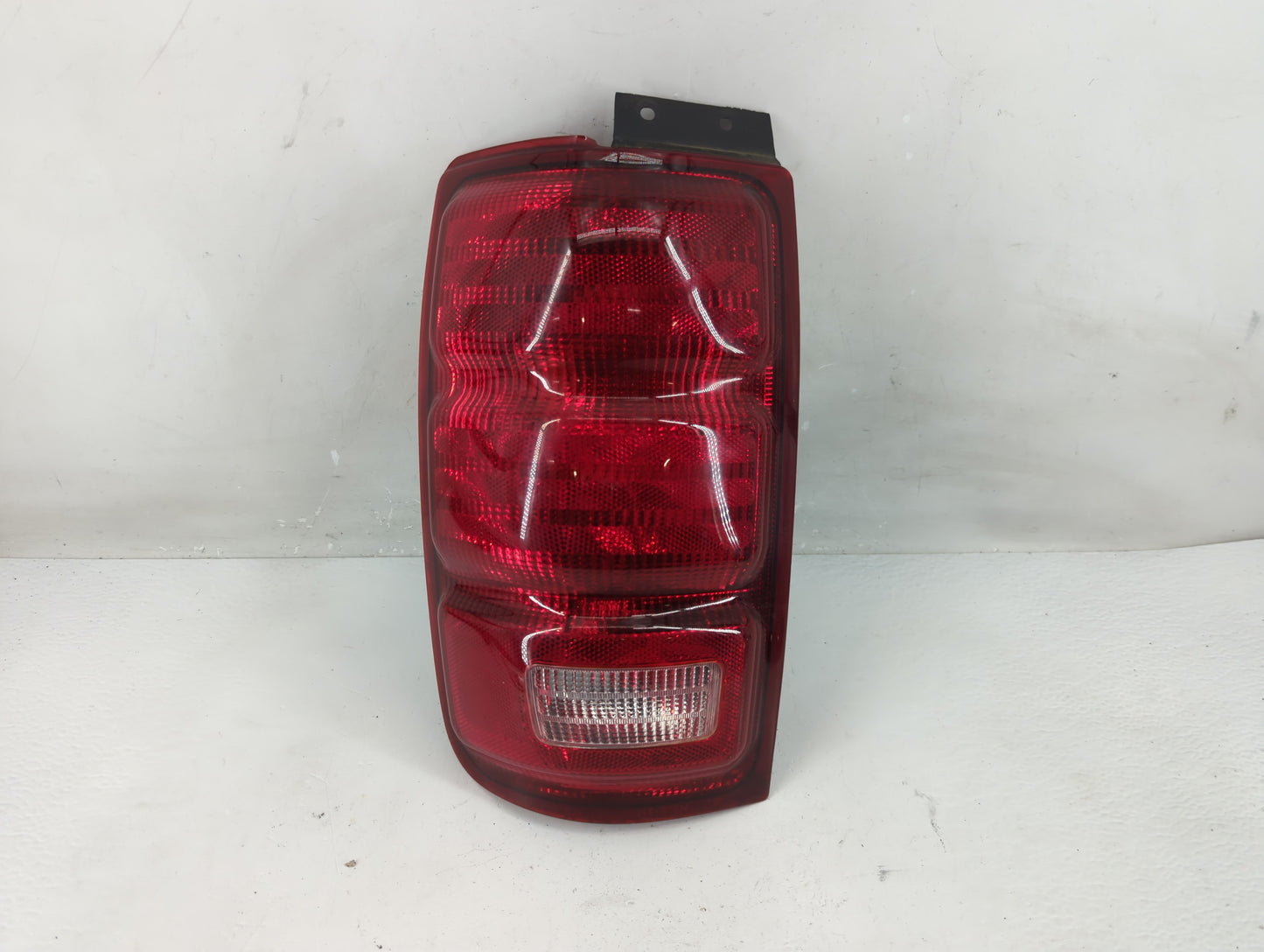 1997-2002 Ford Expedition Tail Light Assembly Driver Left OEM P/N:A1P2RST-97EN Fits Fits 1997 1998 1999 2000 2001 2002 OEM U