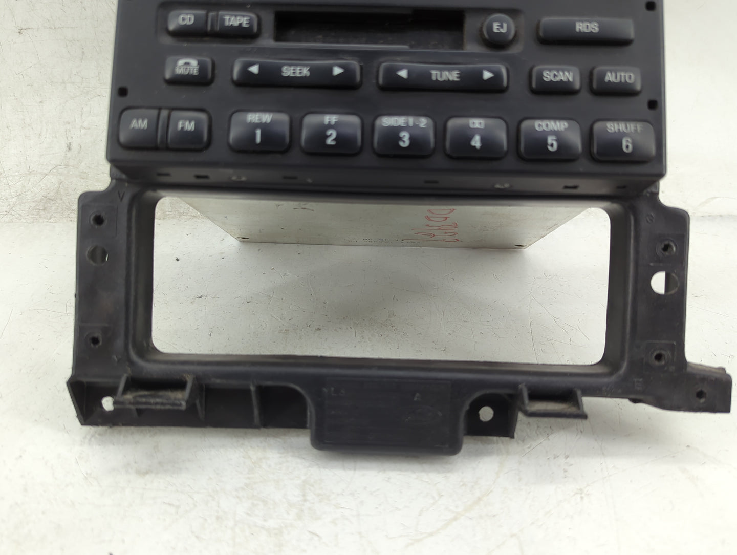 2001 Ford Expedition Radio Control Panel - Oemusedautoparts1.com