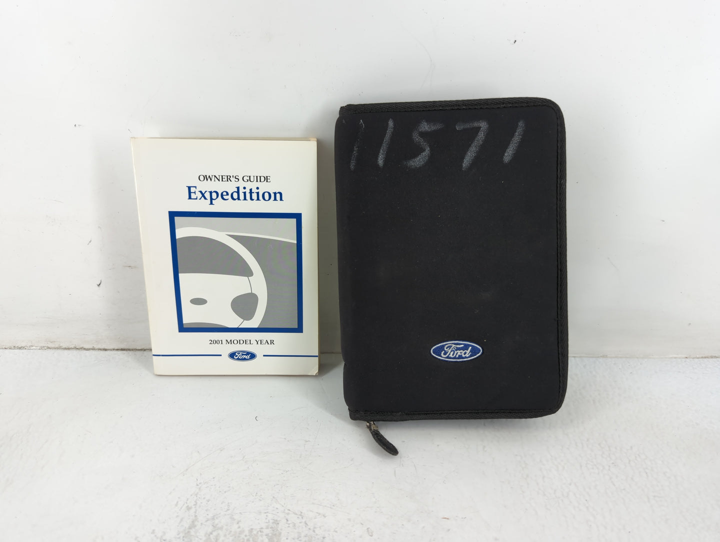 2001 Ford Expedition Owners Manual Book Guide P/N:1L1J-19A321-AB OEM Used Auto Parts - Oemusedautoparts1.com