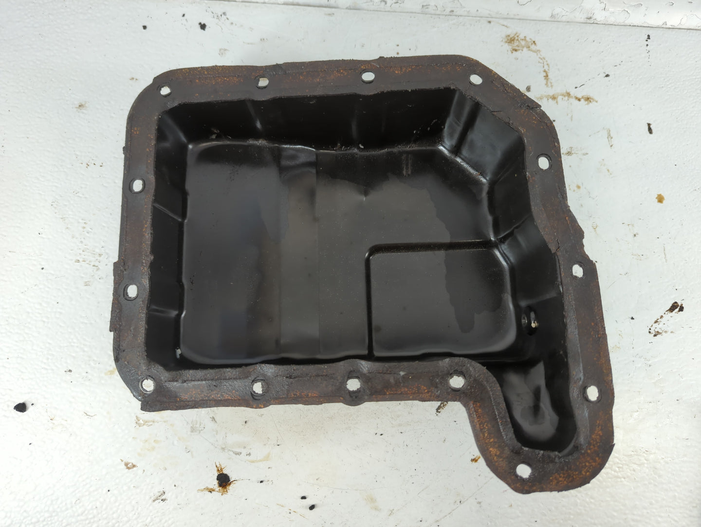2002 Ford Expedition Engine Oil Pan P/N:BA43 5160 1422 Fits Fits 1999 2000 2001 2003 2004 OEM Used Auto Parts - Oemusedautop