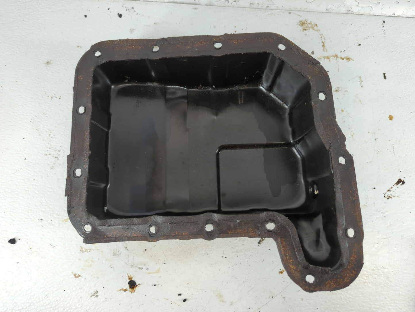2002 Ford Expedition Engine Oil Pan P/N:BA43 5160 1422 Fits Fits 1999 2000 2001 2003 2004 OEM Used Auto Parts - Oemusedautop
