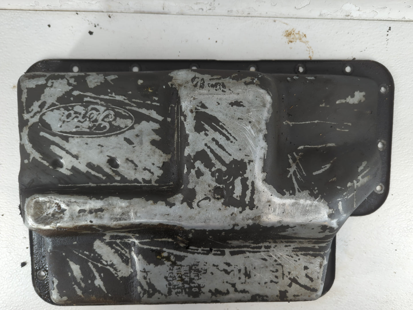 2002 Ford Expedition Engine Oil Pan Fits Fits 1999 2000 2001 2003 2004 OEM Used Auto Parts - Oemusedautoparts1.com