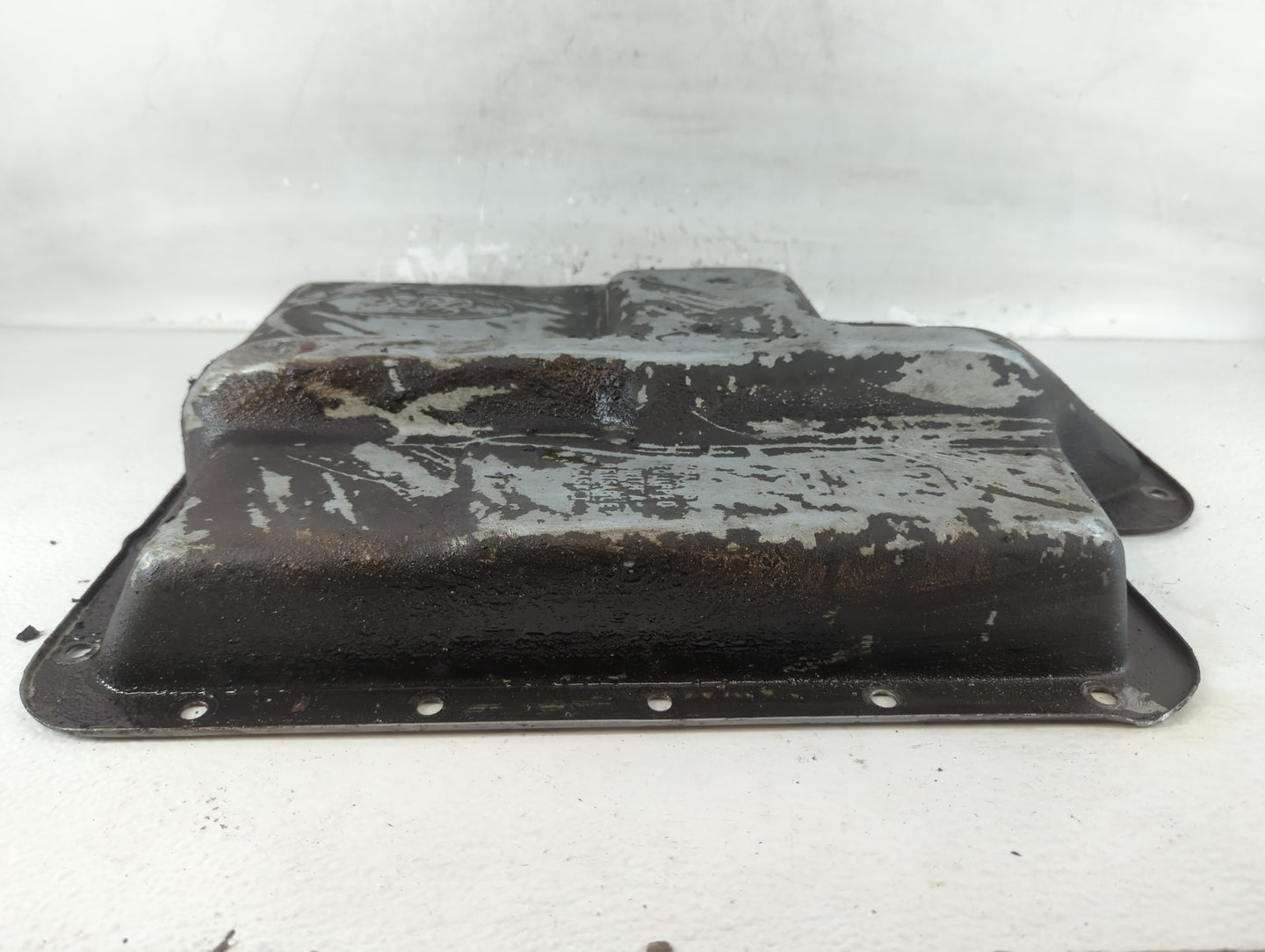 2002 Ford Expedition Engine Oil Pan Fits Fits 1999 2000 2001 2003 2004 OEM Used Auto Parts - Oemusedautoparts1.com