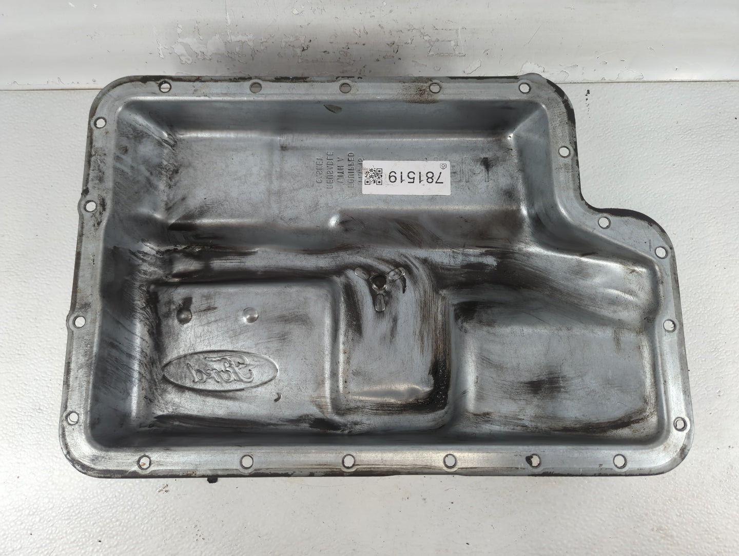 2002 Ford Expedition Engine Oil Pan Fits Fits 1999 2000 2001 2003 2004 OEM Used Auto Parts - Oemusedautoparts1.com