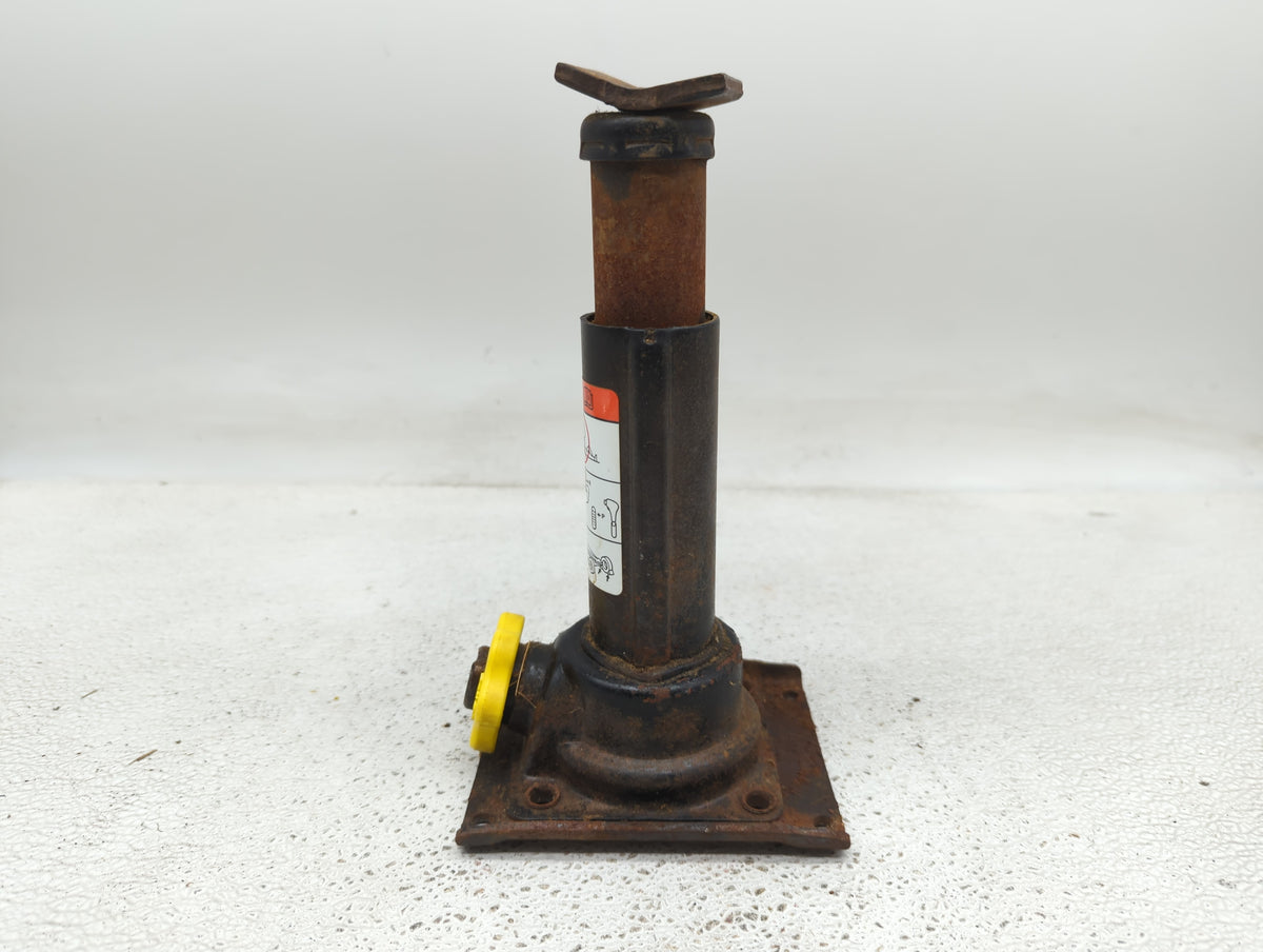 2001 Ford Expedition Spare Scissor Car Jack - Oemusedautoparts1.com