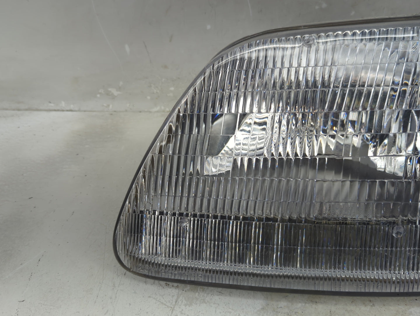 1997-2002 Ford Expedition Driver Left Oem Head Light Headlight Lamp - Oemusedautoparts1.com