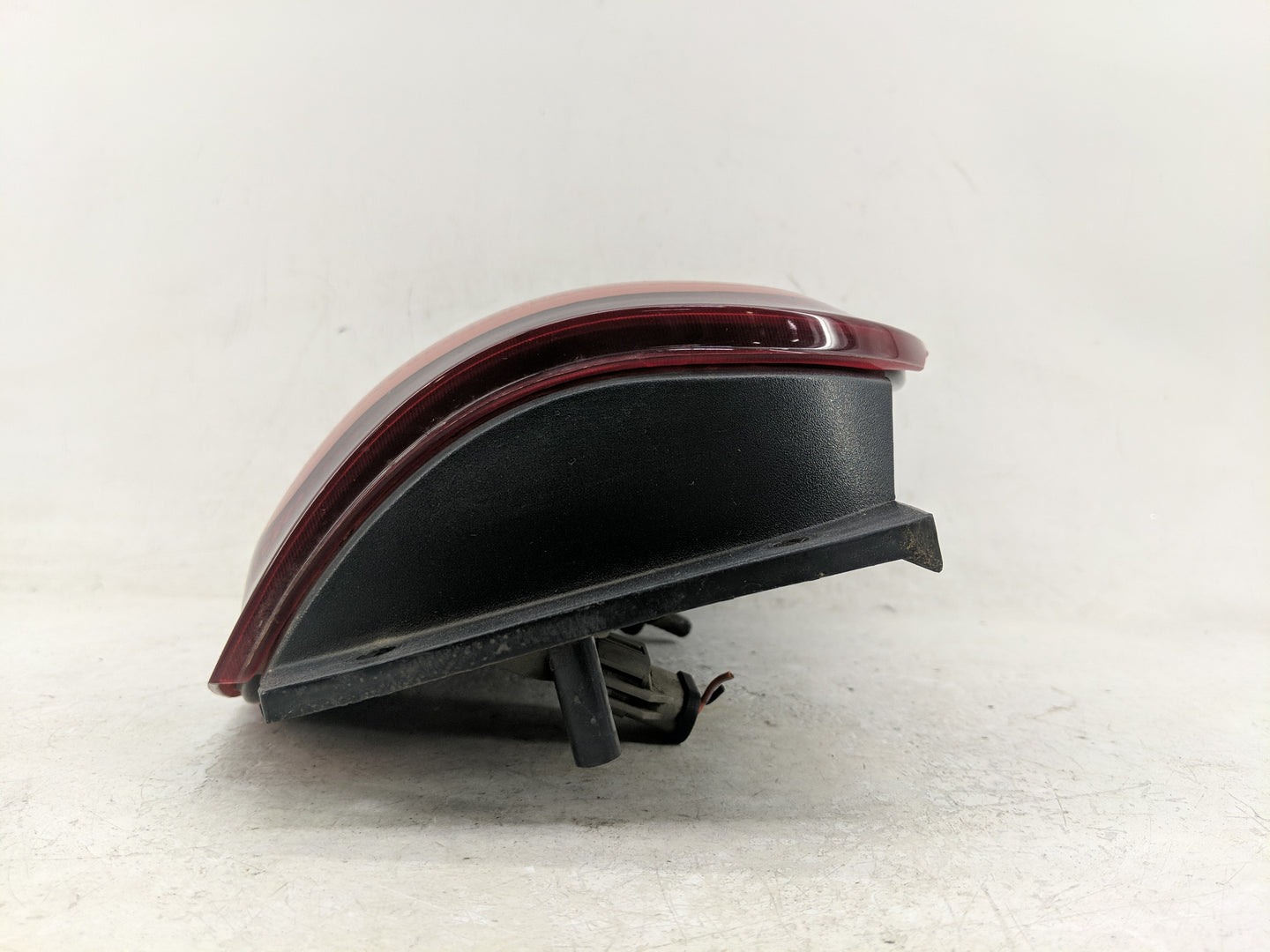 2001-2003 Ford Explorer Tail Light Assembly Passenger Right OEM P/N:44ZH-1202 Fits Fits 2001 2002 2003 OEM Used Auto Parts -