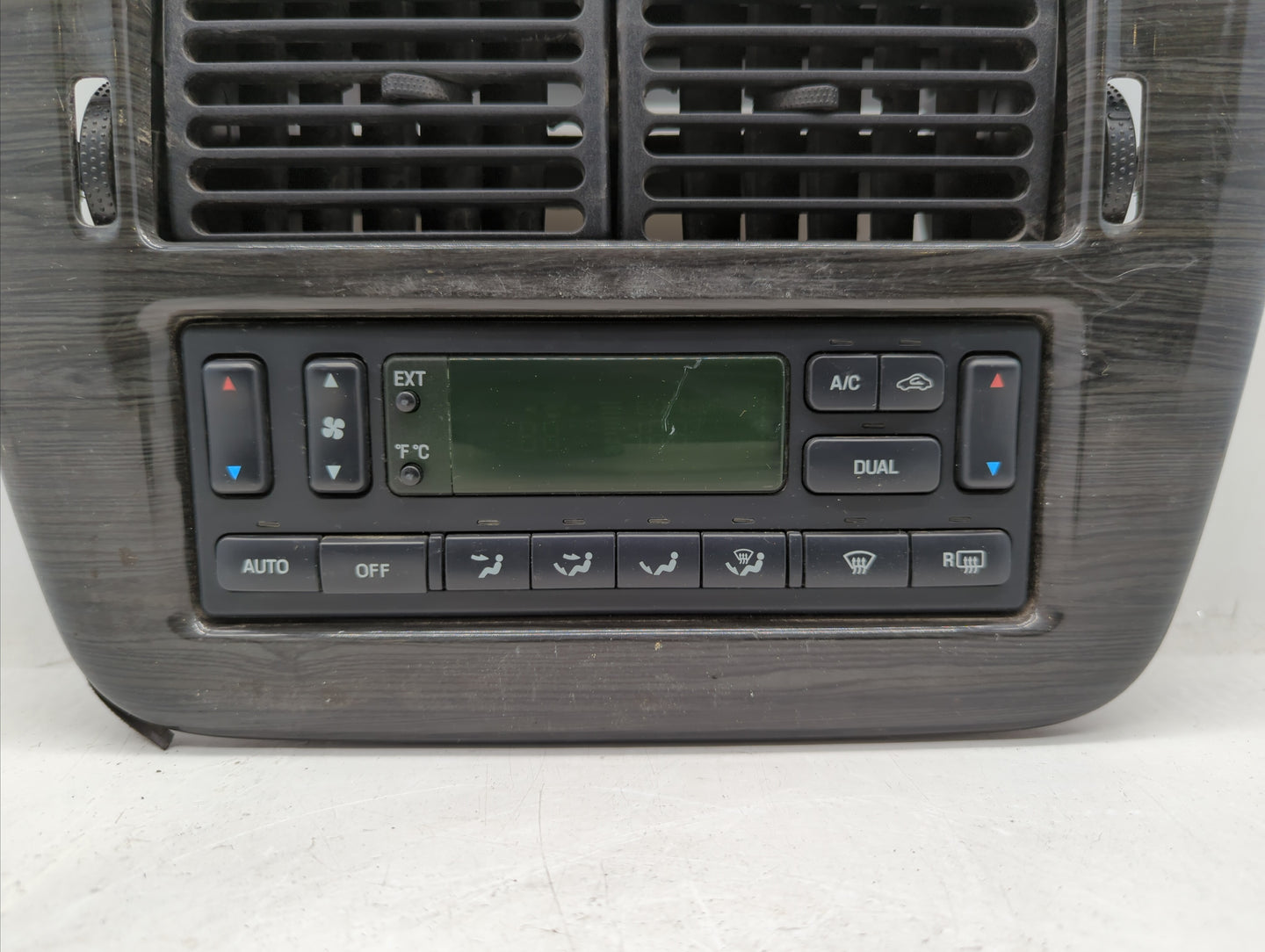 1998-2001 Ford Explorer Radio Control Panel - Oemusedautoparts1.com