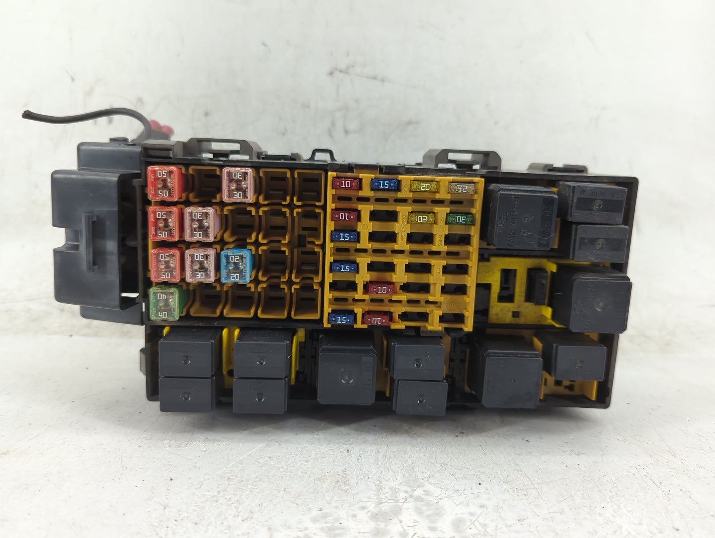 2001 Ford Explorer Sport Trac Fusebox Fuse Box Panel Relay Module Fits Fits 2000 OEM Used Auto Parts - Oemusedautoparts1.com
