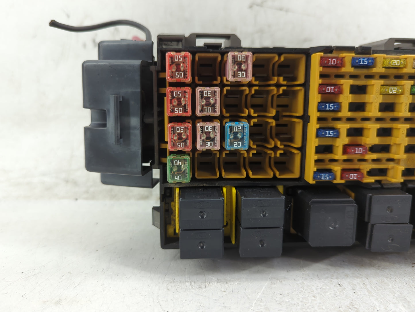 2001 Ford Explorer Sport Trac Fusebox Fuse Box Panel Relay Module Fits Fits 2000 OEM Used Auto Parts - Oemusedautoparts1.com