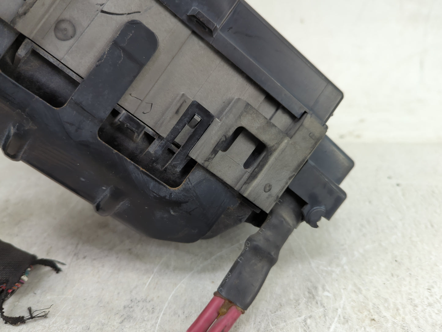 2001 Ford Explorer Sport Trac Fusebox Fuse Box Panel Relay Module Fits Fits 2000 OEM Used Auto Parts - Oemusedautoparts1.com