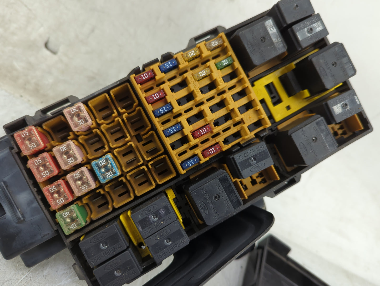 2001 Ford Explorer Sport Trac Fusebox Fuse Box Panel Relay Module Fits Fits 2000 OEM Used Auto Parts - Oemusedautoparts1.com