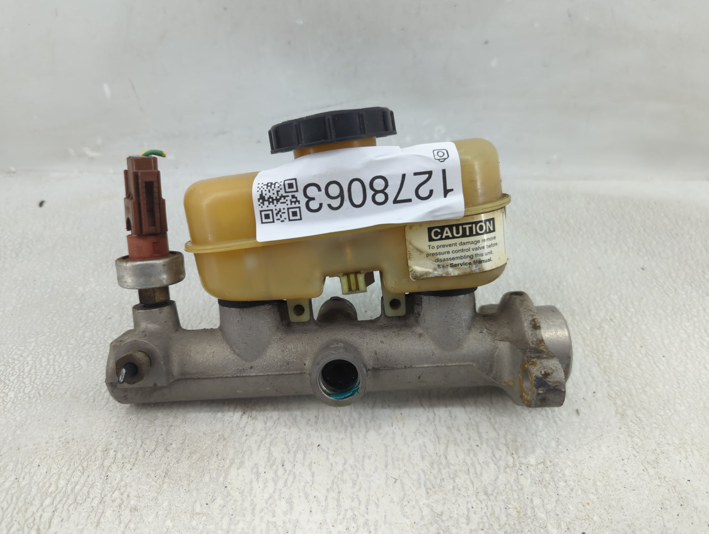 2001-2003 Ford Explorer Sport Trac Brake Master Cylinder - Oemusedautoparts1.com