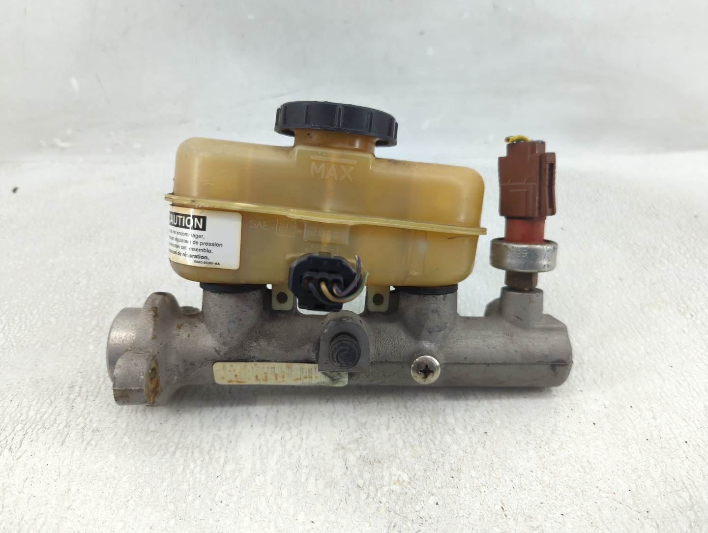 2001-2003 Ford Explorer Sport Trac Brake Master Cylinder - Oemusedautoparts1.com