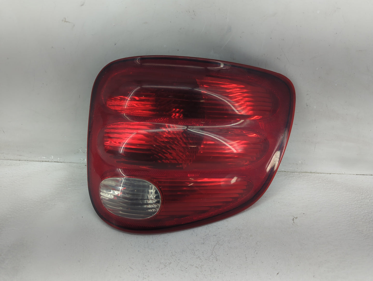 2000-2004 Ford F-150 Tail Light Assembly Driver Left OEM P/N:YL3X-13B504-A 44ZH-1499A Fits Fits 2000 2001 2002 2003 2004 OEM