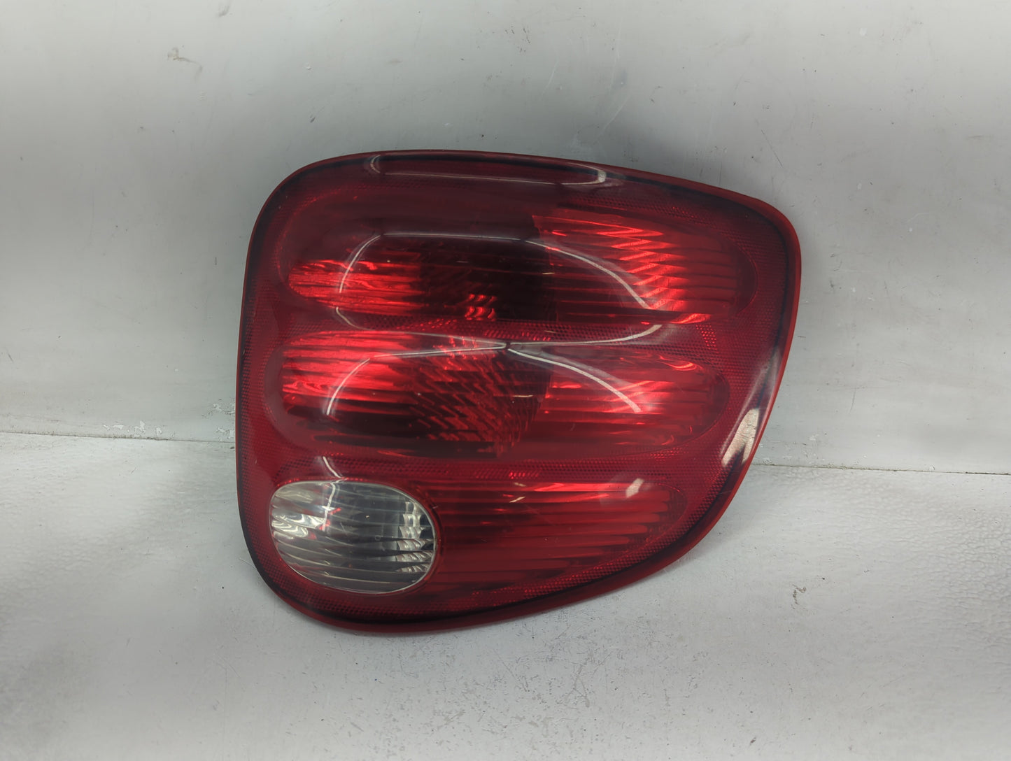 2000-2004 Ford F-150 Tail Light Assembly Driver Left OEM P/N:YL3X-13B504-A 44ZH-1499A Fits Fits 2000 2001 2002 2003 2004 OEM