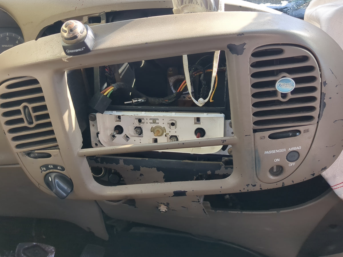 1999-2002 Ford F-150 Radio AM FM Cd Player Receiver Replacement Fits Fits 1998 1999 2000 2001 2002 OEM Used Auto Parts - Oem