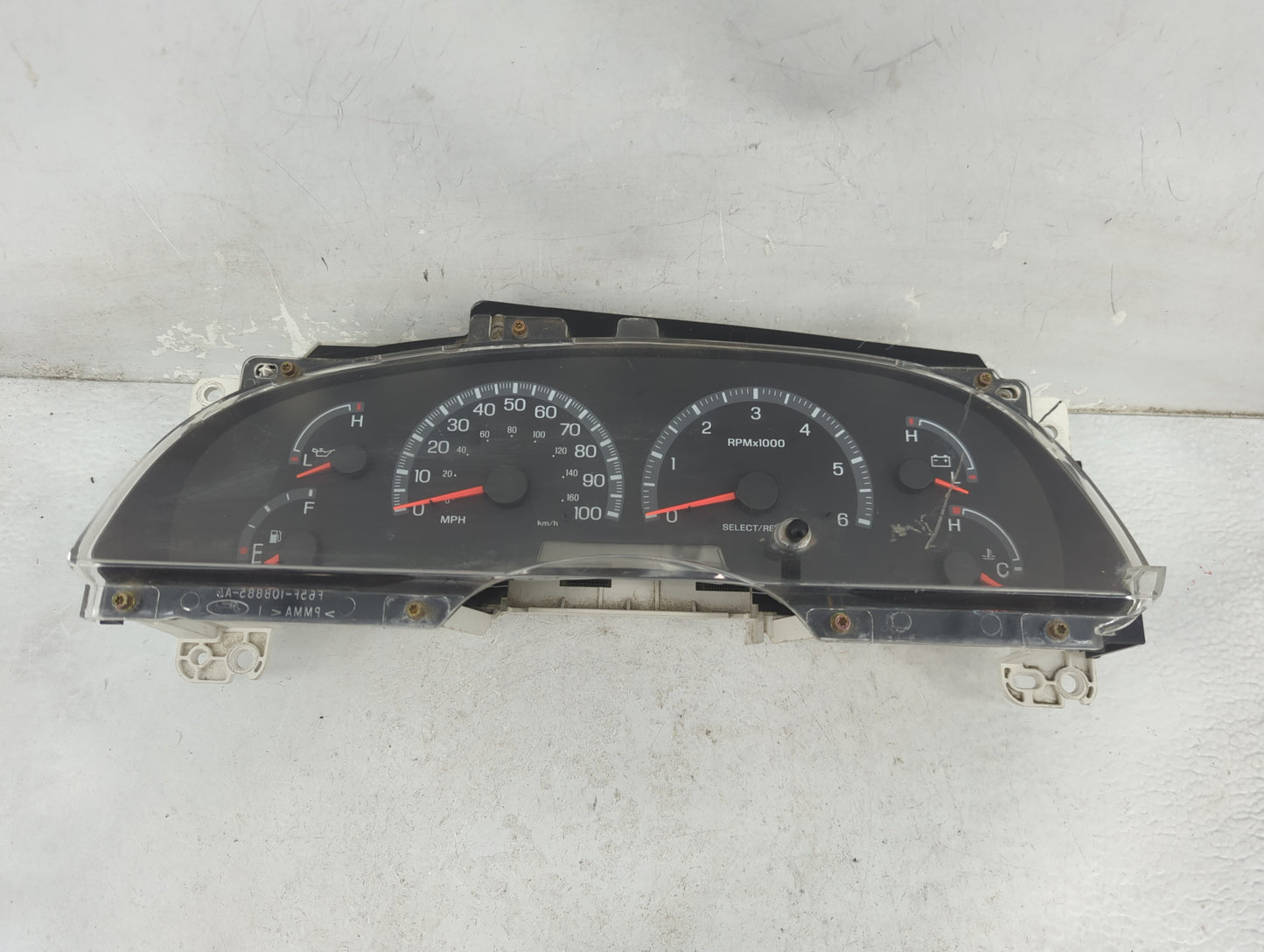 2000-2001 Ford F-150 Instrument Cluster Speedometer Gauges P/N:XL3F-10848-BD F82F-10B882-AE Fits Fits 2000 2001 OEM Used Aut